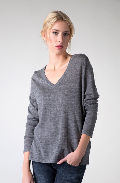 Sveter Hilfiger Denim THDW BASIC DEEP VN SWEATER L/S 37 Sveter Hilfiger Denim THDW BASIC DEEP VN SWEATER L/S 37